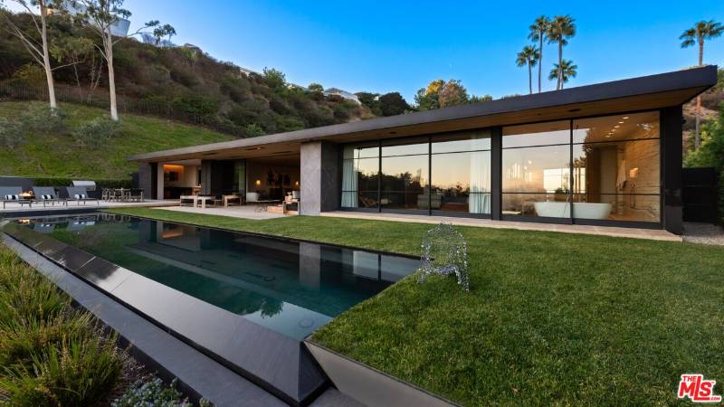 530 Leslie Ln, Beverly Hills, CA 90210