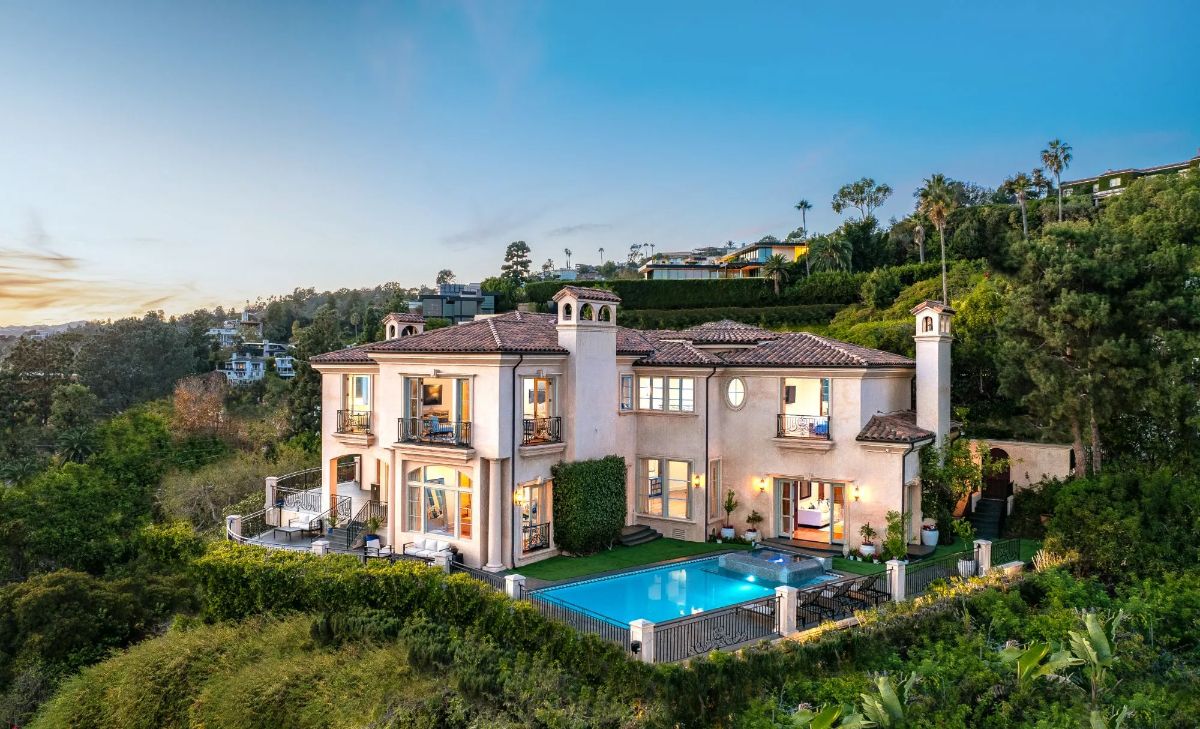 1260 St Ives Pl, Los Angeles, CA 90069