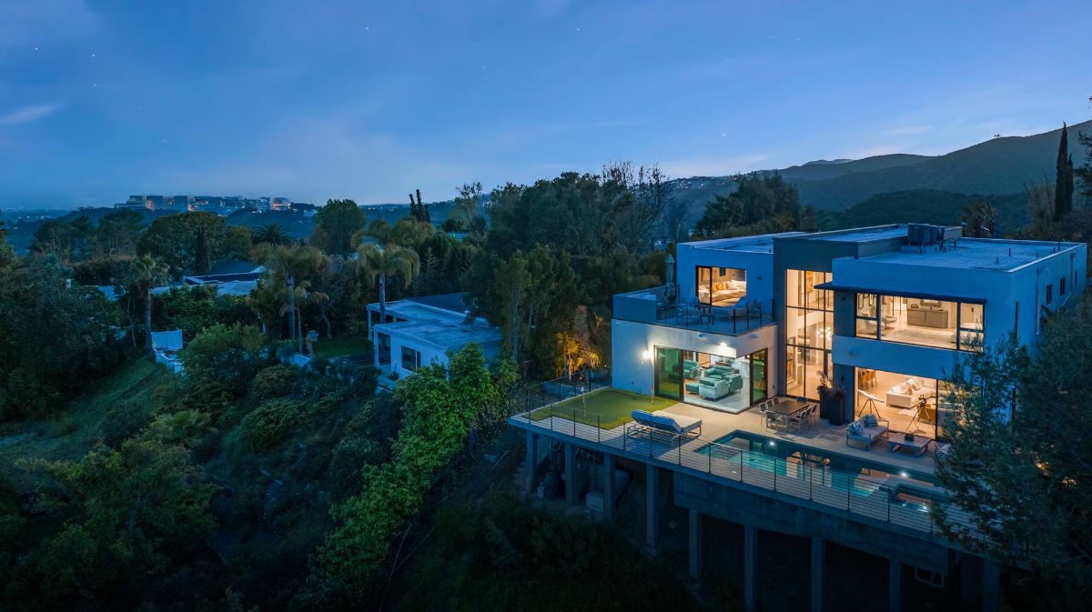 1172 Linda Flora Dr, Los Angeles, CA 90049