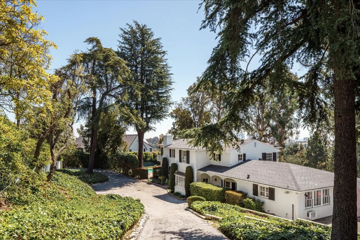 10810 Ambazac Way, Los Angeles, CA 90077