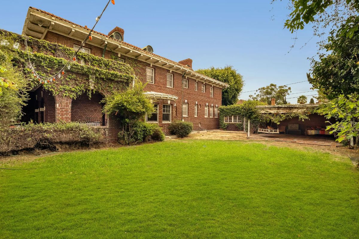 1130 Westchester Pl, Los Angeles, CA 90019