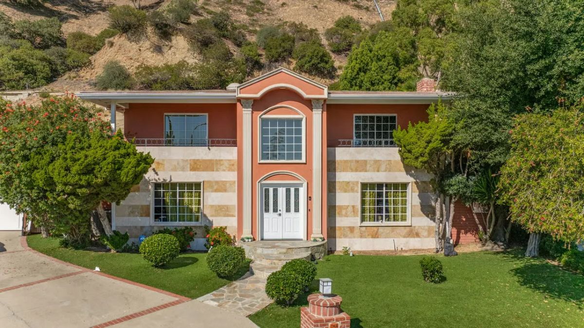 1870 Marcheeta Pl, West Hollywood, CA 90069