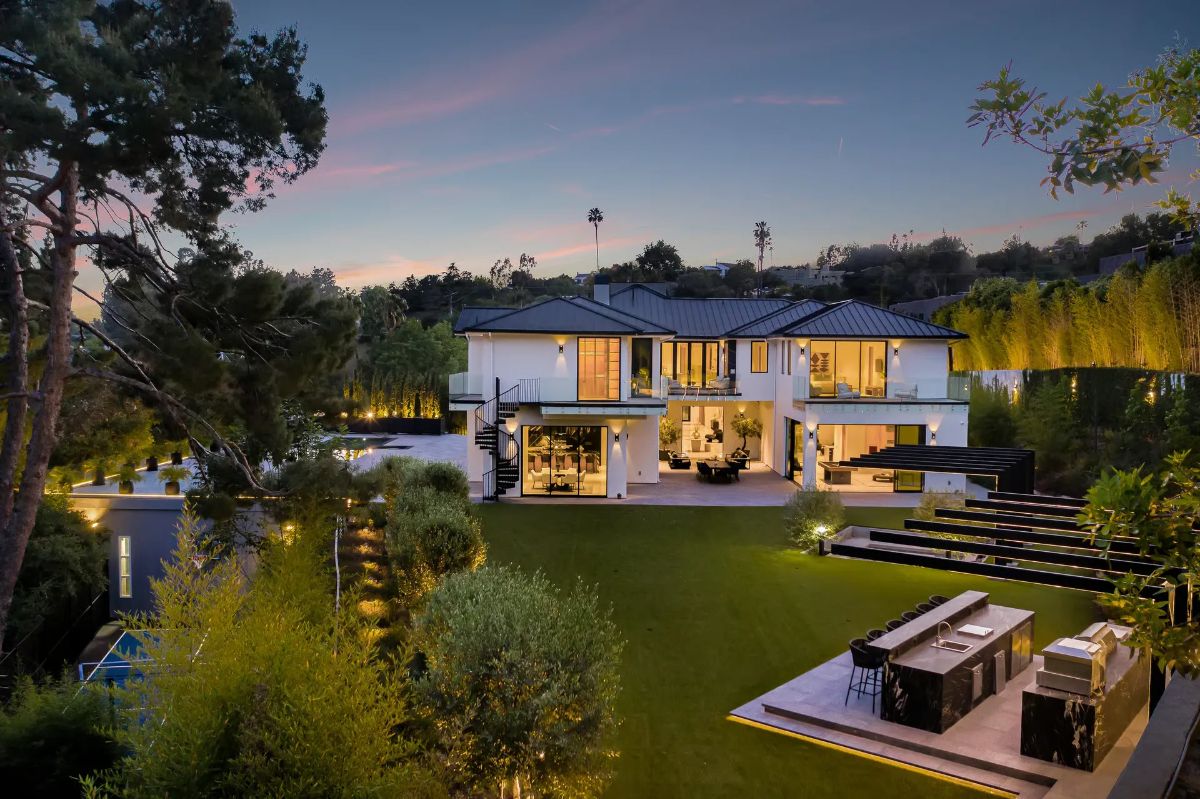 822 N Kenter Ave, Los Angeles, CA 90049