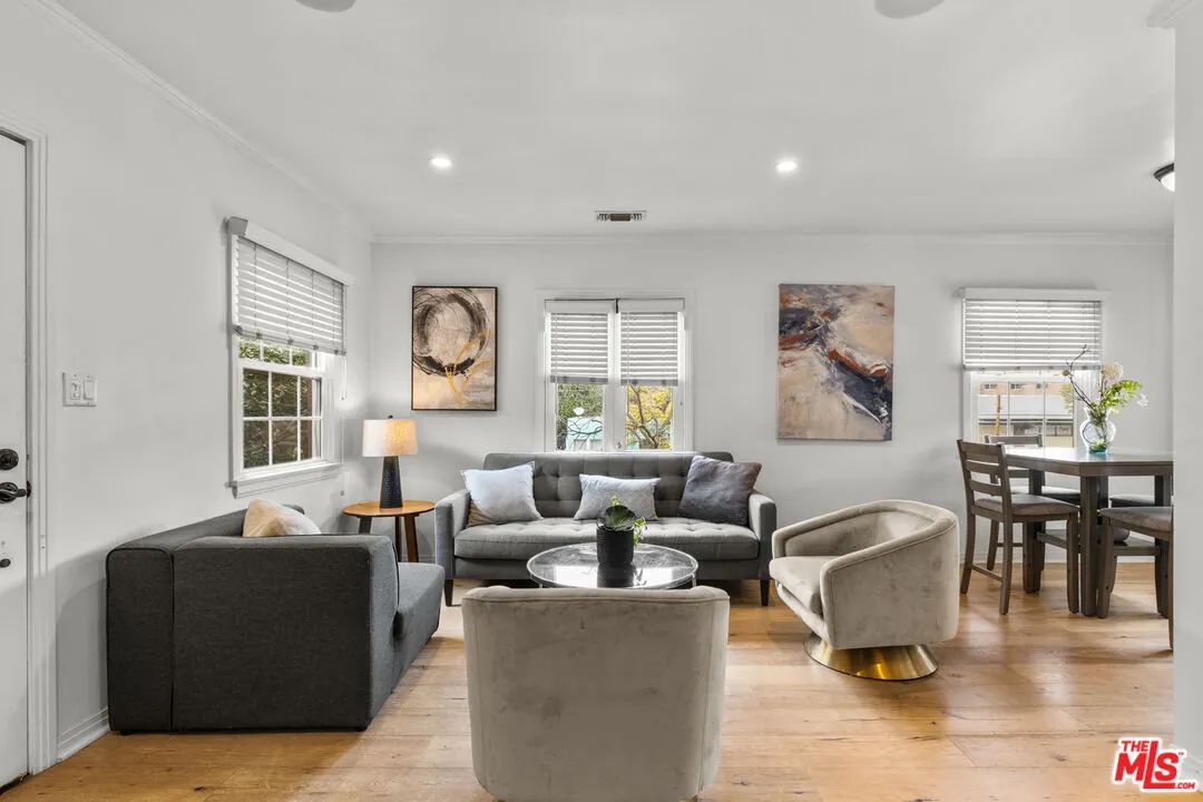 3320 Barham Blvd, Hollywood, CA 90068