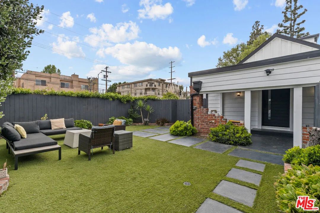 11525 Moorpark St, North Hollywood, CA 91602