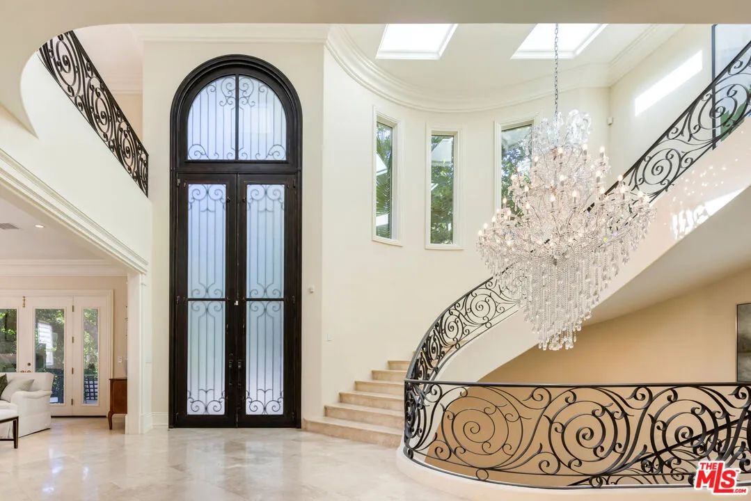 1350 Benedict Canyon Dr, Beverly Hills, CA 90210