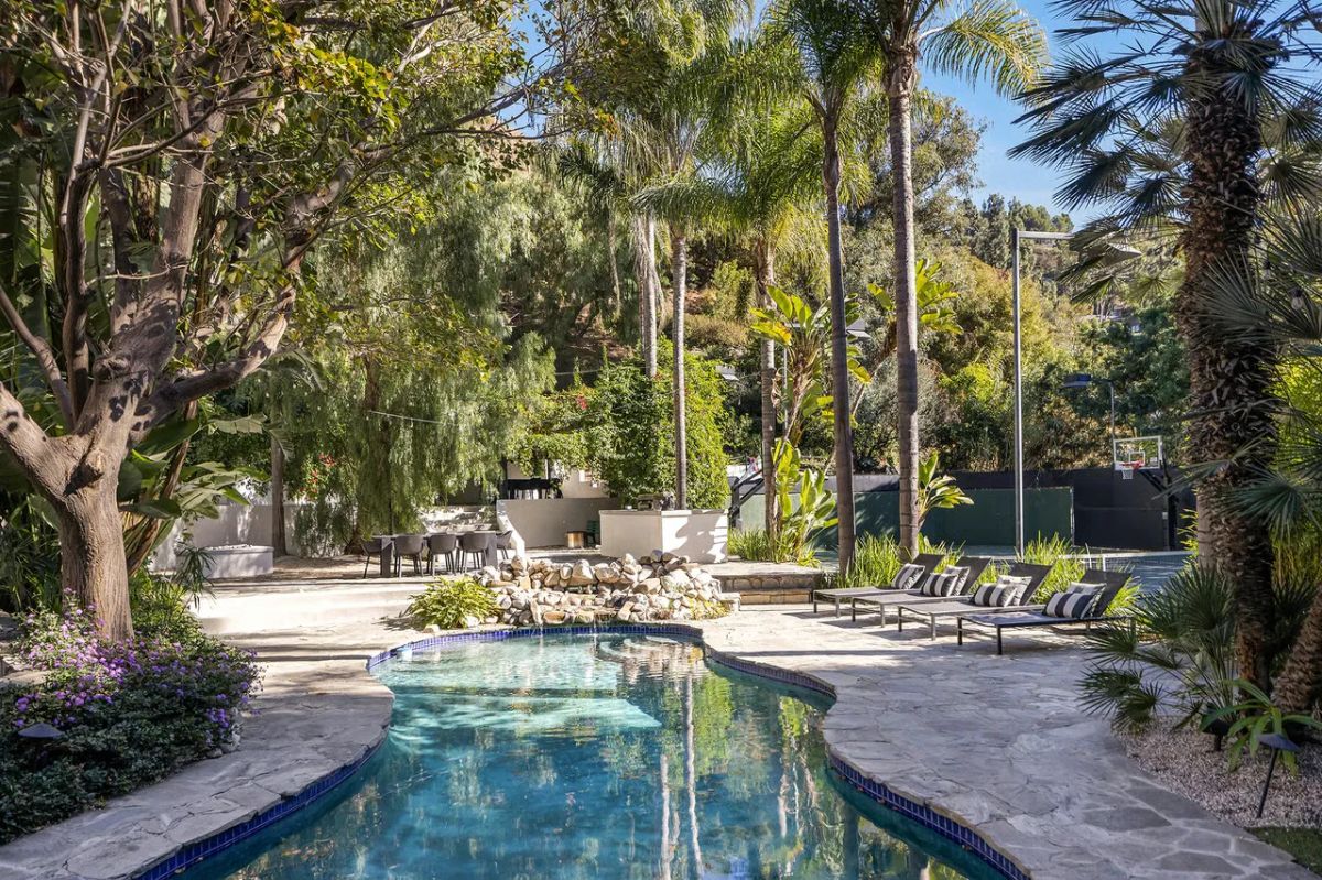 1930 Laurel Canyon Blvd, Los Angeles, CA 90046