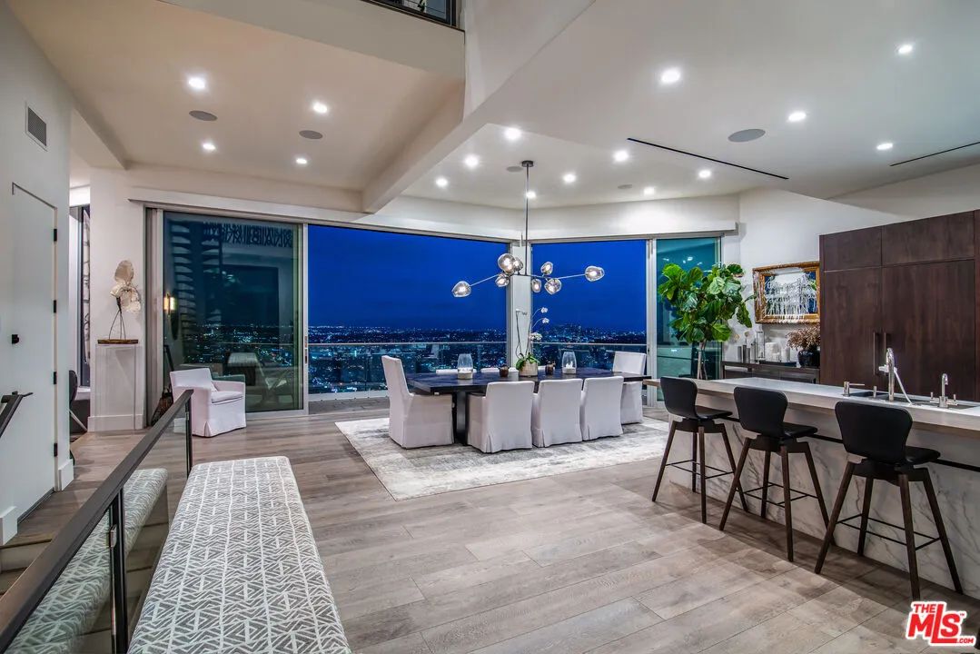 8572 Hillside Ave, Los Angeles, CA 90069