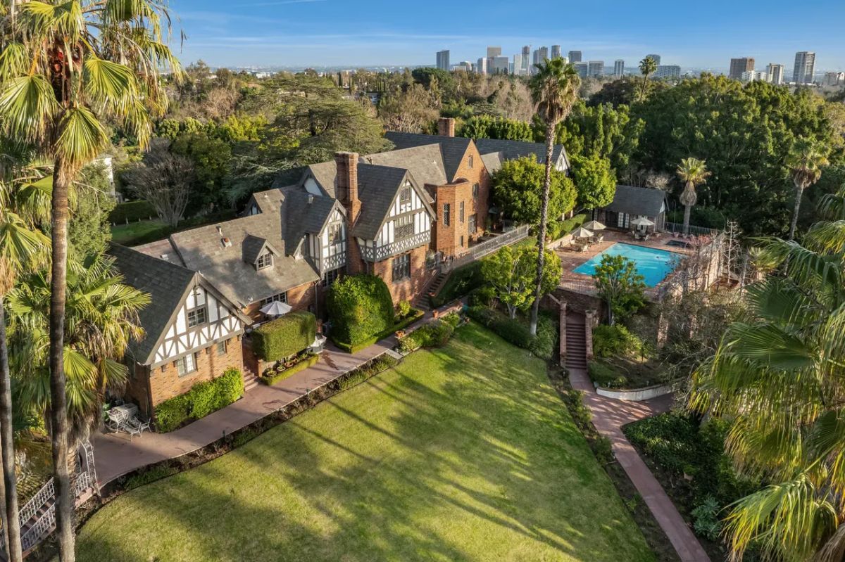 259 Saint Pierre Rd, Los Angeles, CA 90077