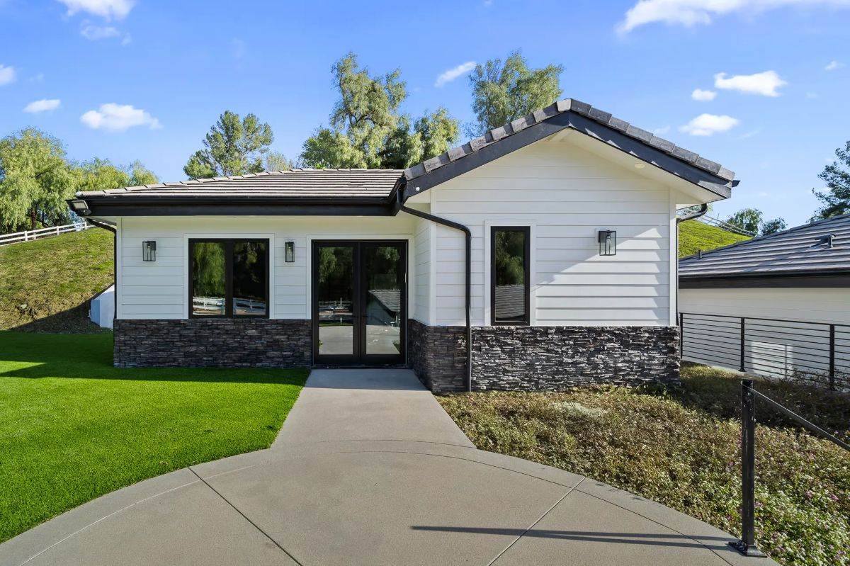 6006 Spring Valley Rd, Hidden Hills, CA 91302