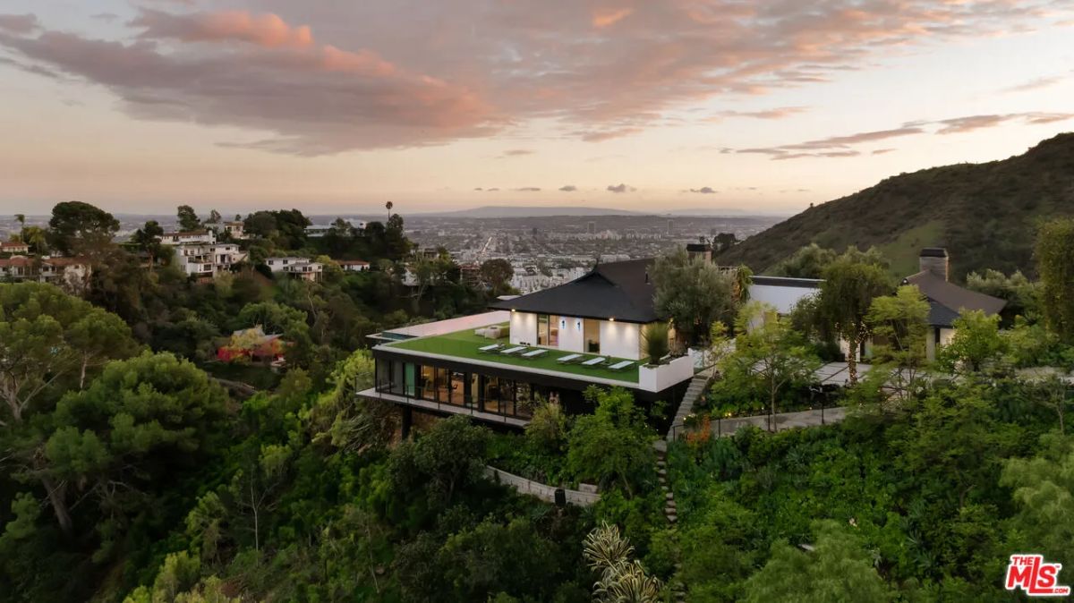 2402 Carman Crest Dr, Los Angeles, CA 90068