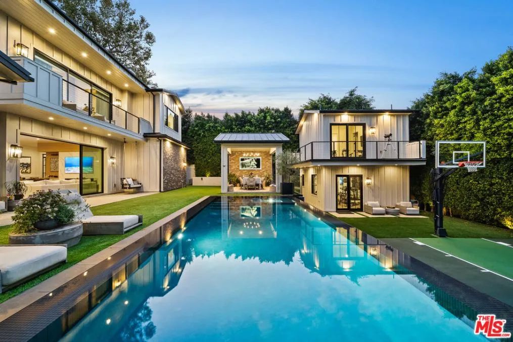 15645 Woodvale Rd, Encino, CA 91436