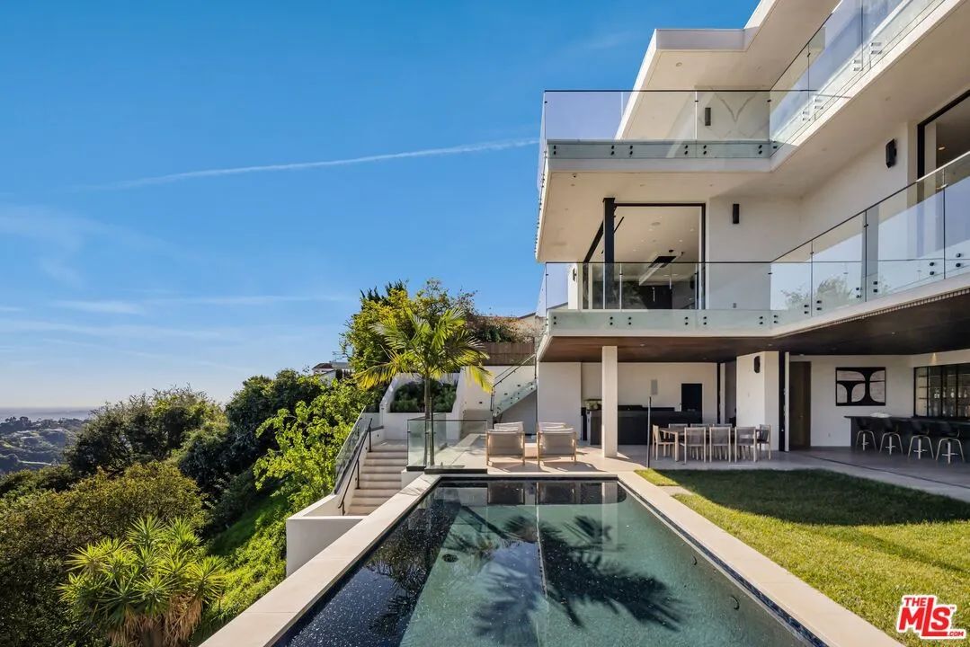 2180 Stradella Rd, Los Angeles, CA 90077