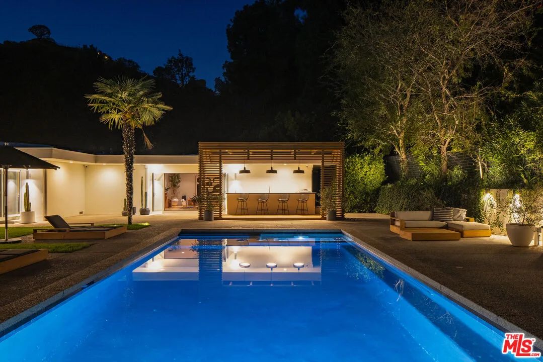 1130 Maytor Pl, Beverly Hills, CA 90210