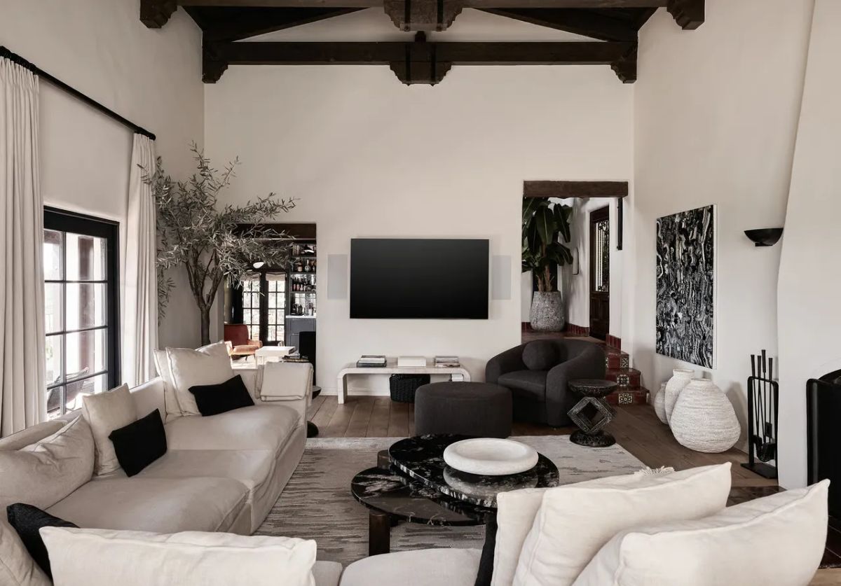 7902 Fareholm Dr, Los Angeles, CA 90046