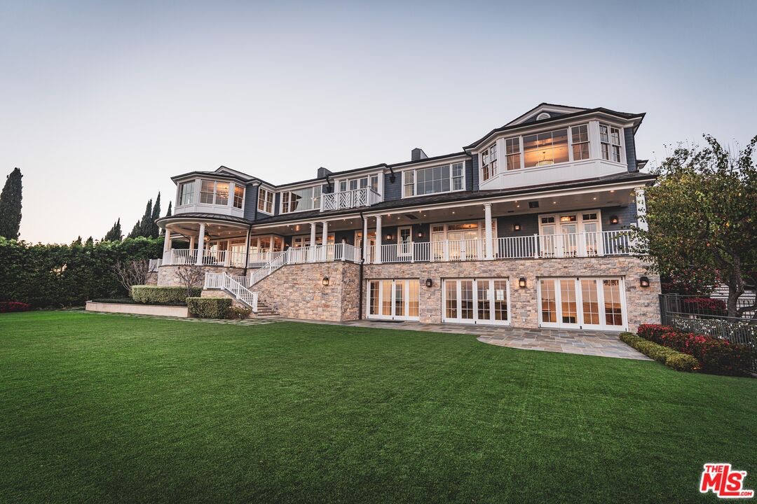 1676 N Alta Mura Rd, Pacific Palisades, CA 90272