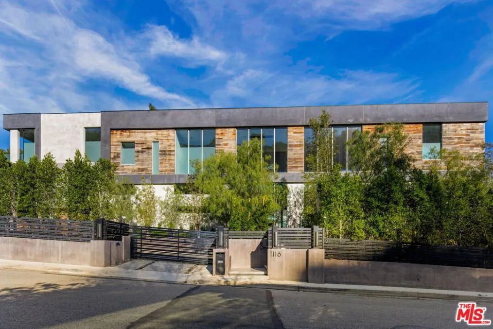 1116 Chantilly Rd, Los Angeles, CA 90077