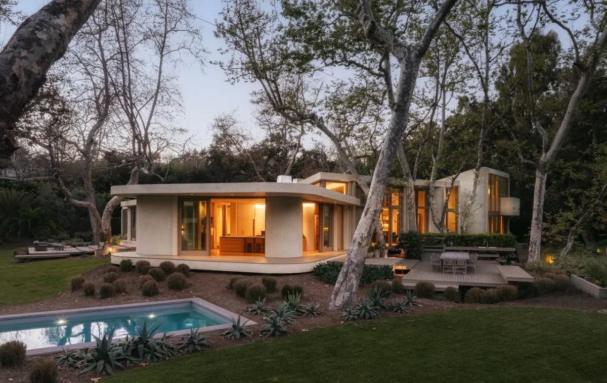 800 Brooktree Rd, Pacific Palisades, CA 90272