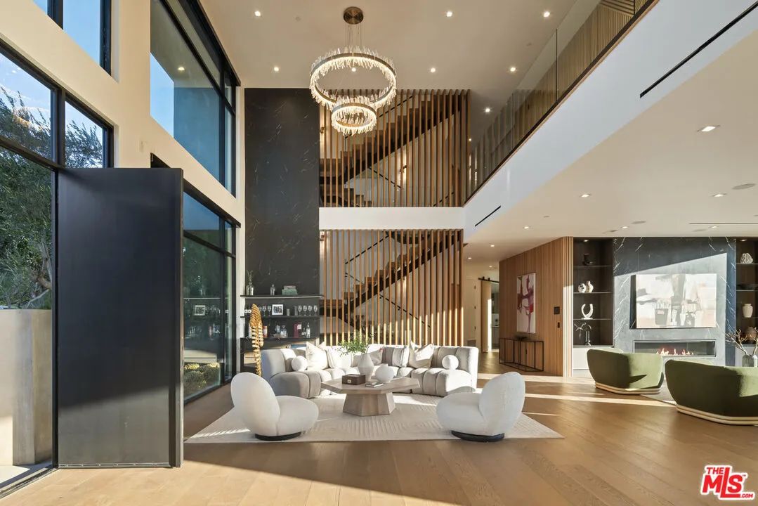 16110 Meadowview Dr, Los Angeles, CA 91436