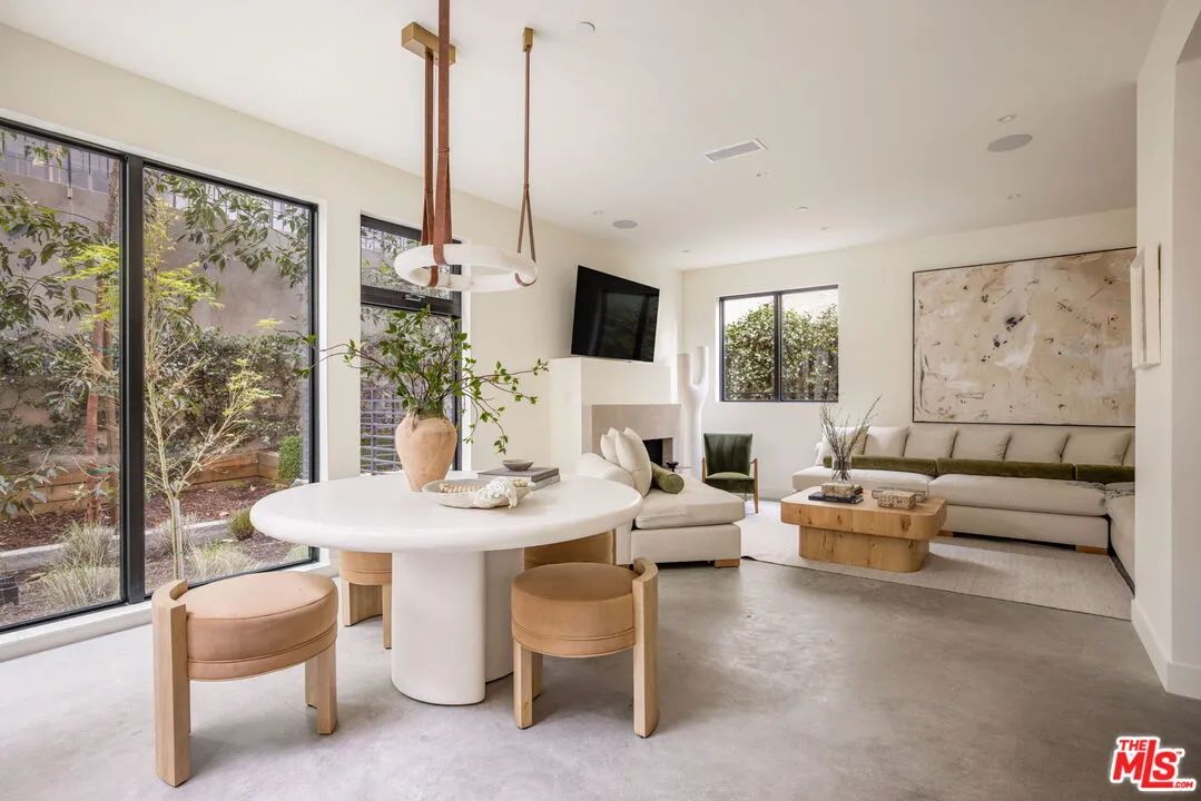 929 Hilldale Ave, West Hollywood, CA 90069